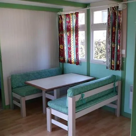 Campingplatz Confortable Avec Terrasse - 4 Personnes - Api-1-52-923