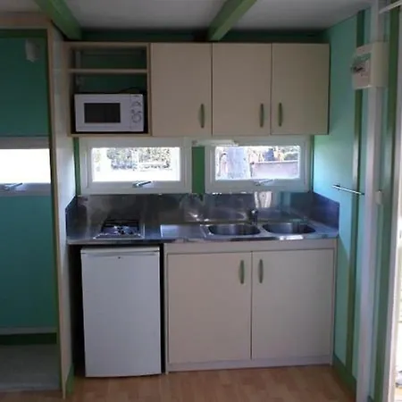 Campingplatz Confortable Avec Terrasse - 4 Personnes - Api-1-52-923