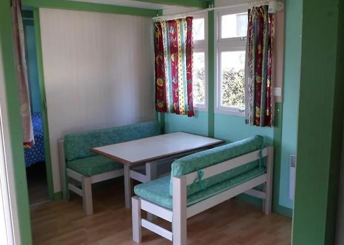 Campsite Confortable Avec Terrasse - 4 Personnes - Api-1-52-923