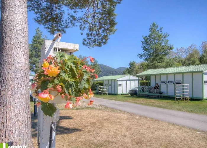 Campsite Confortable Avec Terrasse - 4 Personnes - Api-1-52-923 *